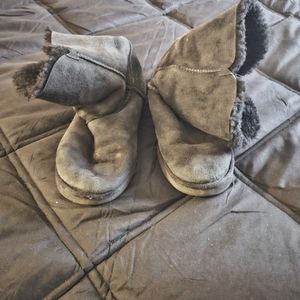 Size 8 black Bailey button uggs